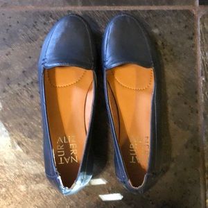 Naturalizer Navy Saban Flats Women’s Size 4M